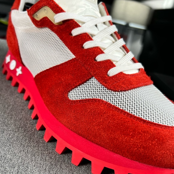 🚨LOUIS VUITTON RUNNER SNEAKER🚨 - Picture 10 of 13